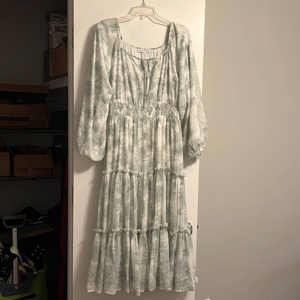 Ivy City Co Dress Size Medium